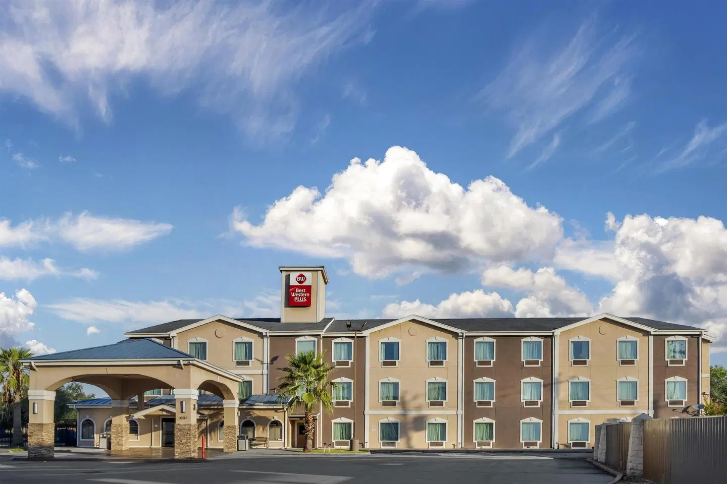 Best Western Heritage Inn EXTERIOR