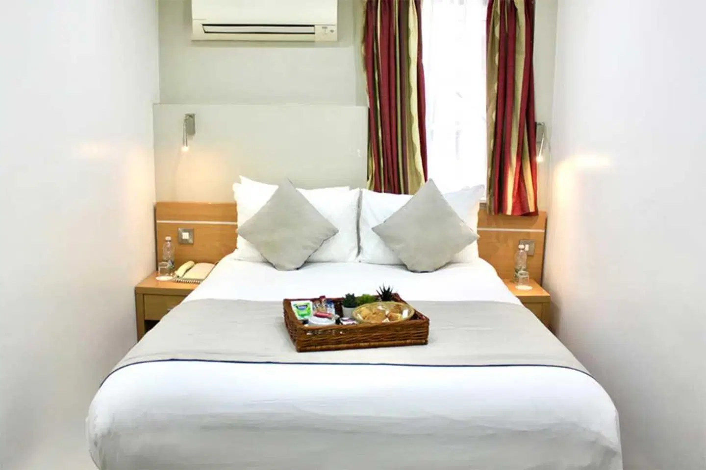 The Queen's Park Hotel ROOM_EXAMPLE