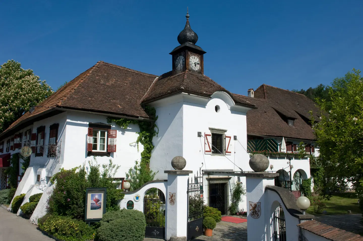Hotel Schloss Leonstain EXTERIOR