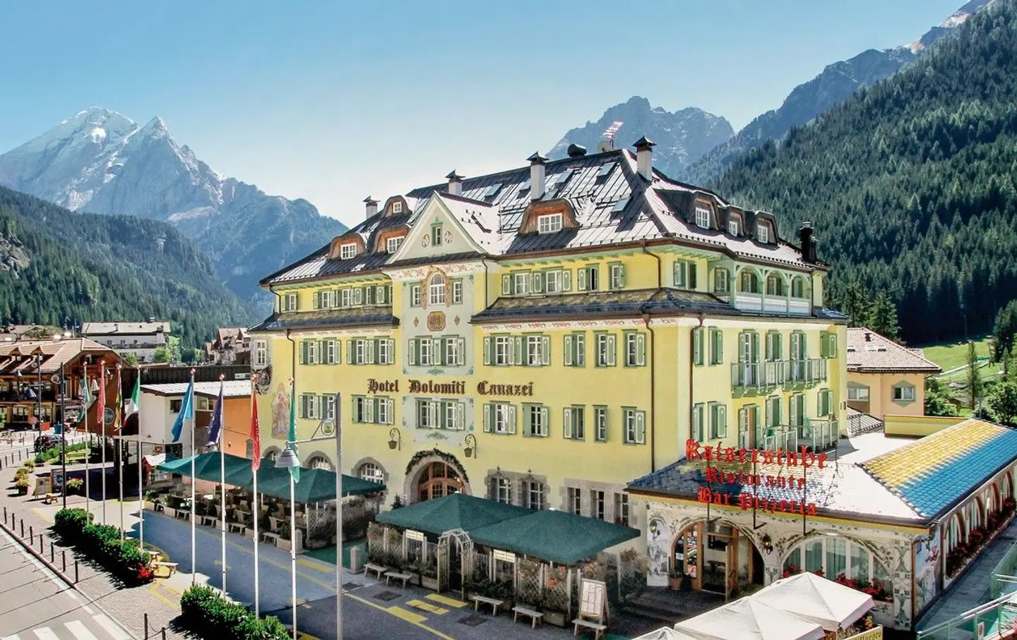 Schloss Hotel Dolomiti EXTERIOR