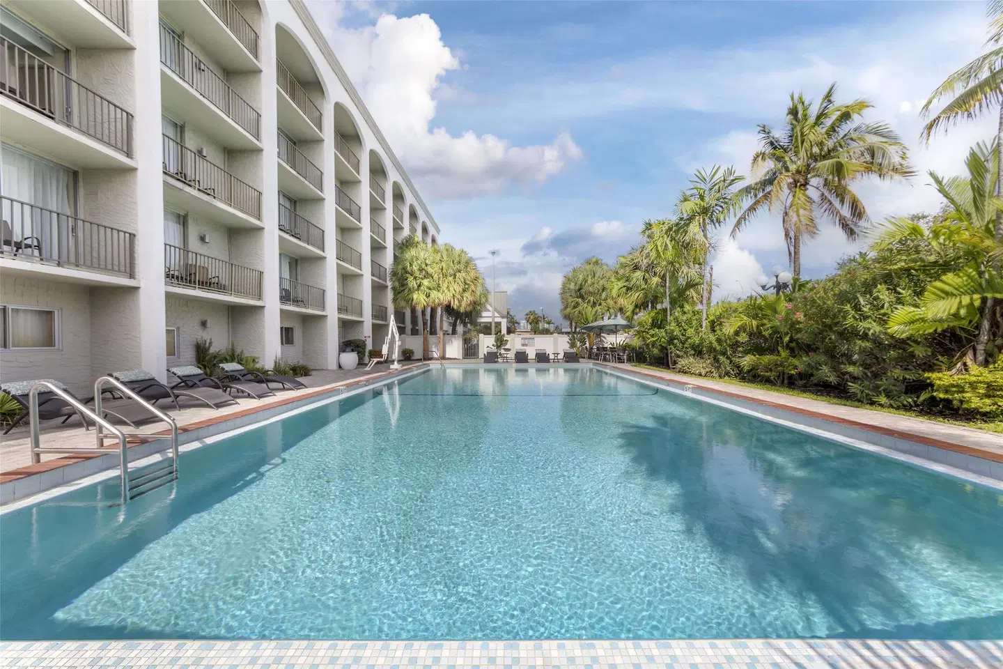 Best Western Plus North Miami/Bal Harbour OUTDOOR_POOL