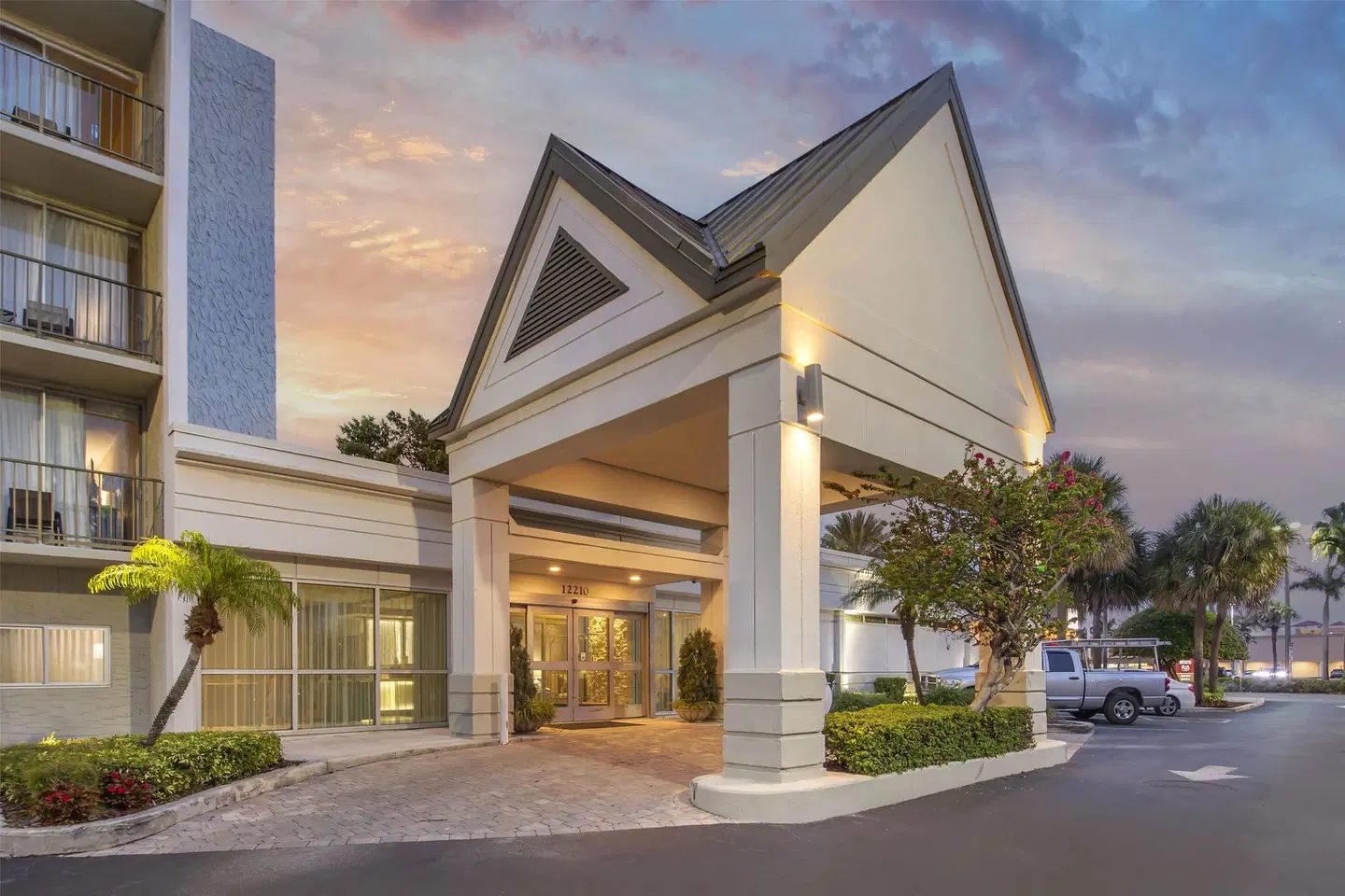 Best Western Plus North Miami/Bal Harbour EXTERIOR