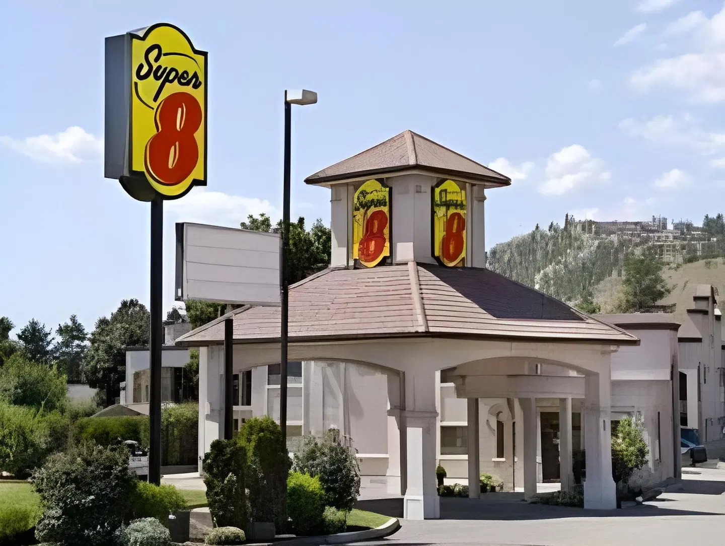 Super 8 by Wyndham Kelowna BC EXTERIOR