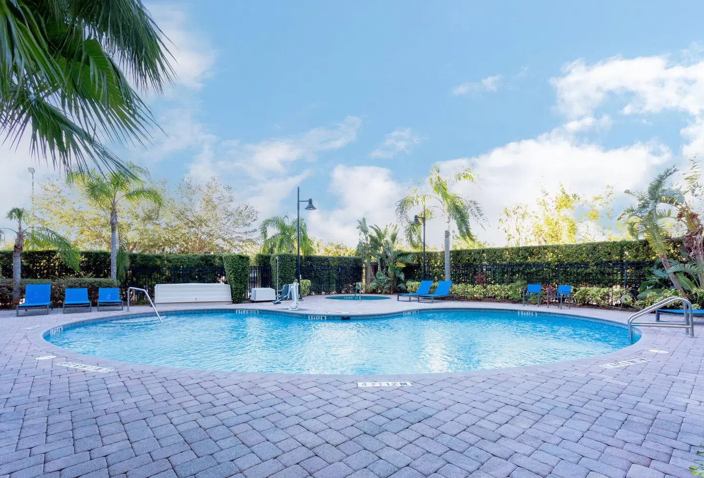 Holiday Inn Express & Suites Orlando - International Drive by IHG OUTDOOR_POOL
