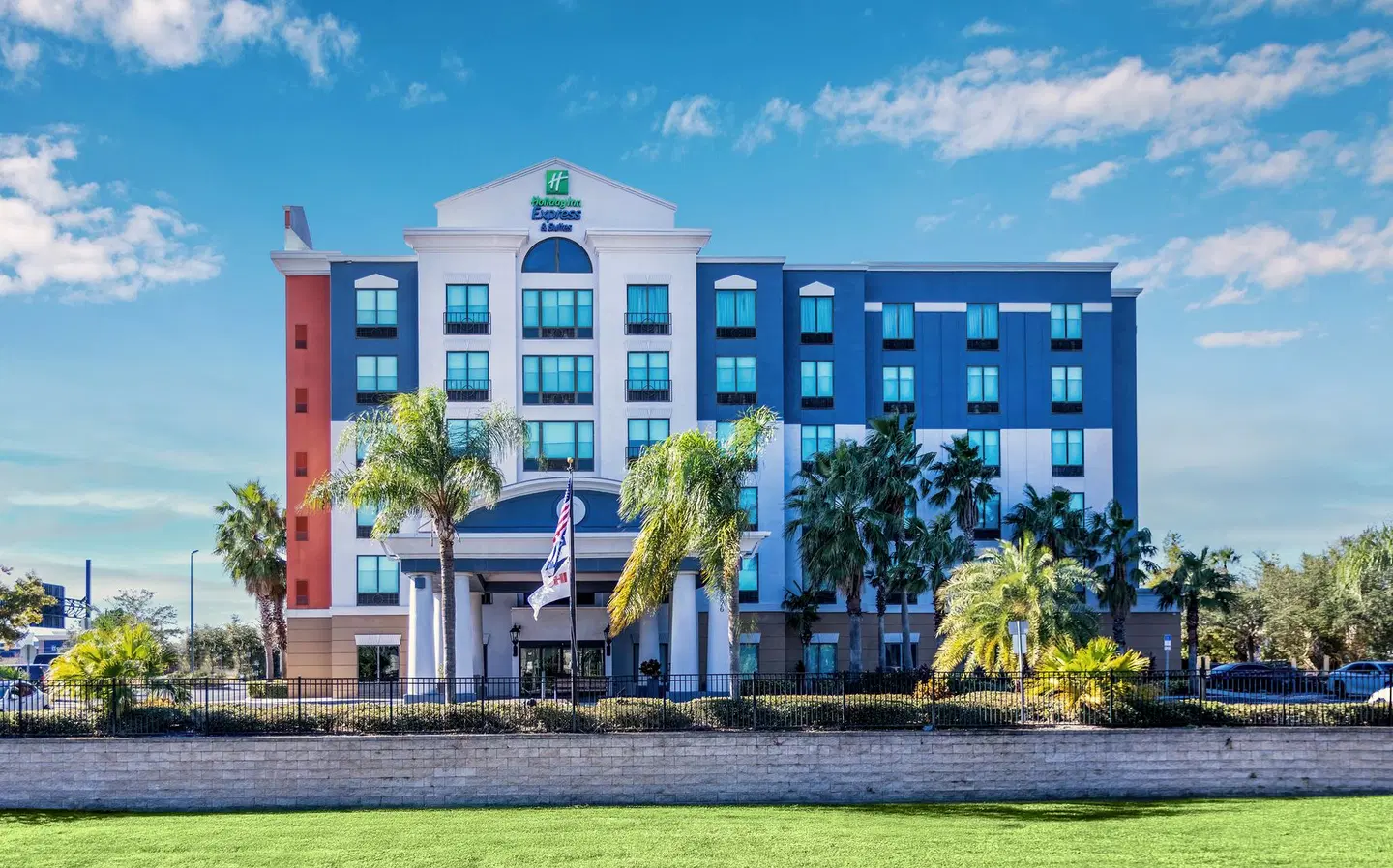 Holiday Inn Express & Suites Orlando - International Drive by IHG EXTERIOR