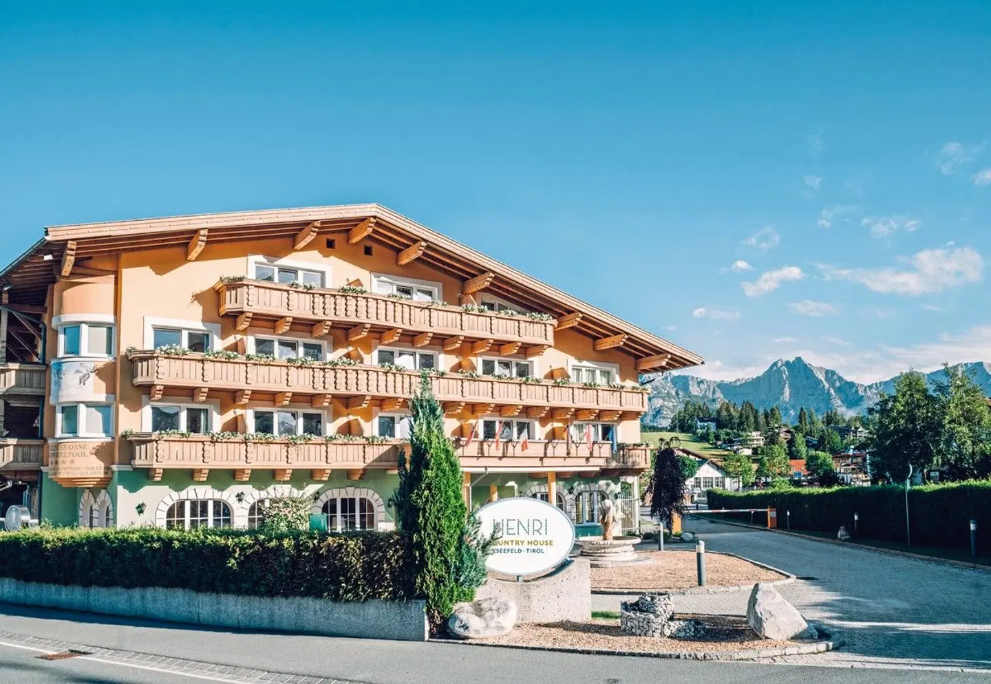 HENRI Hotel Seefeld EXTERIOR