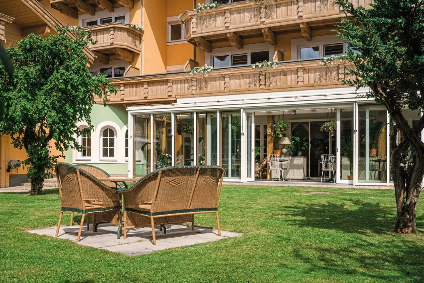 HENRI Hotel Seefeld EXTERIOR