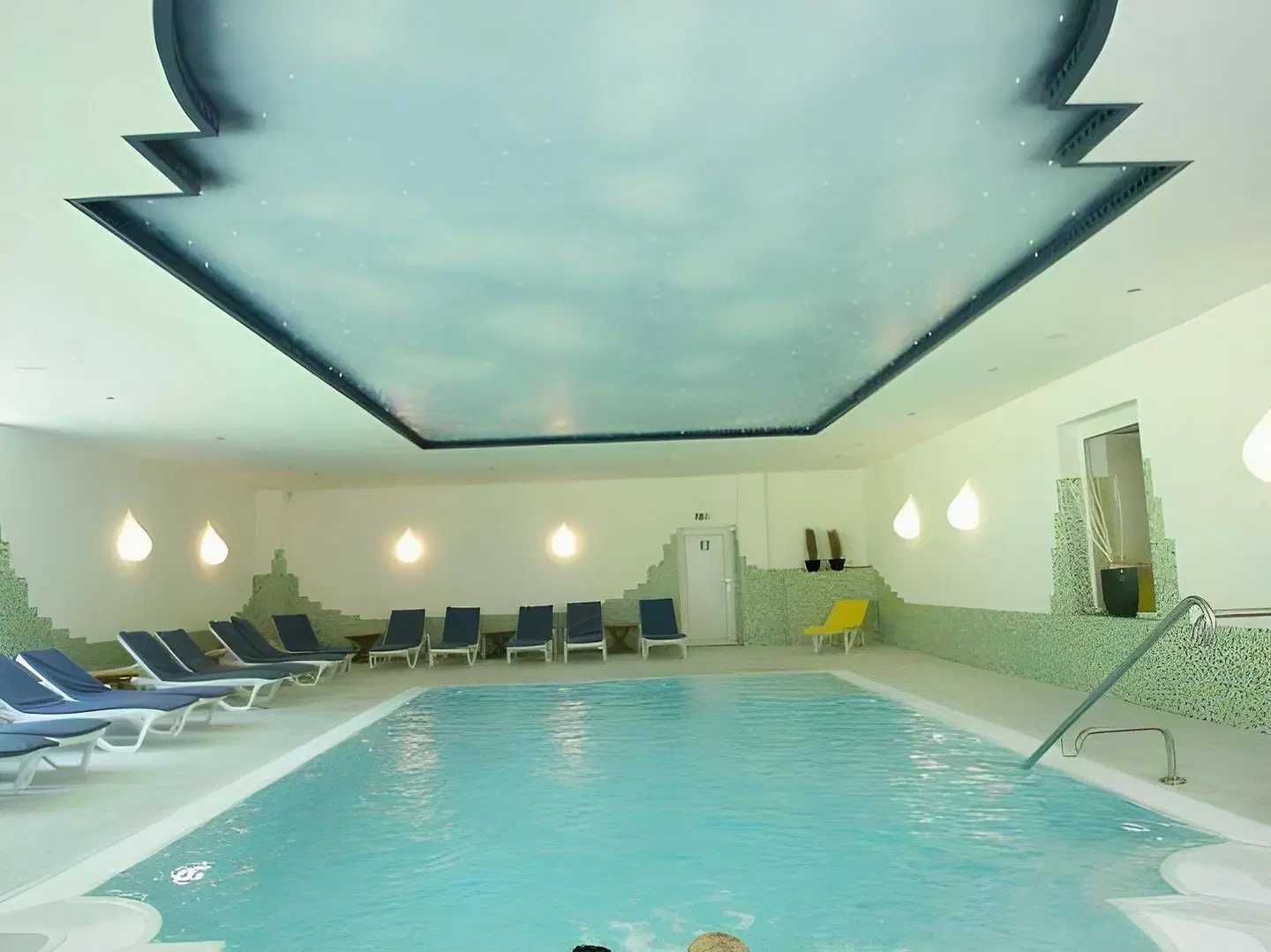 Waldhotel Tannenhäuschen Hallenbad