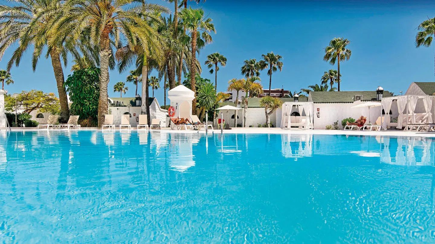 Parque del Paraiso II OUTDOOR_POOL