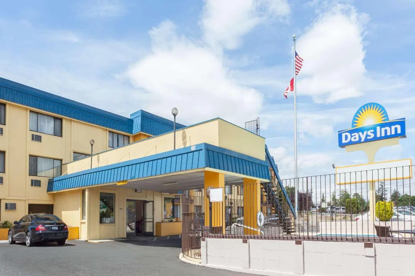 Days Inn by Wyndham Bellingham EXTERIOR