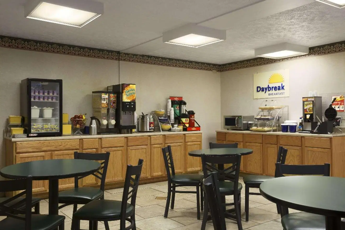 Days Inn by Wyndham Waynesboro Bar