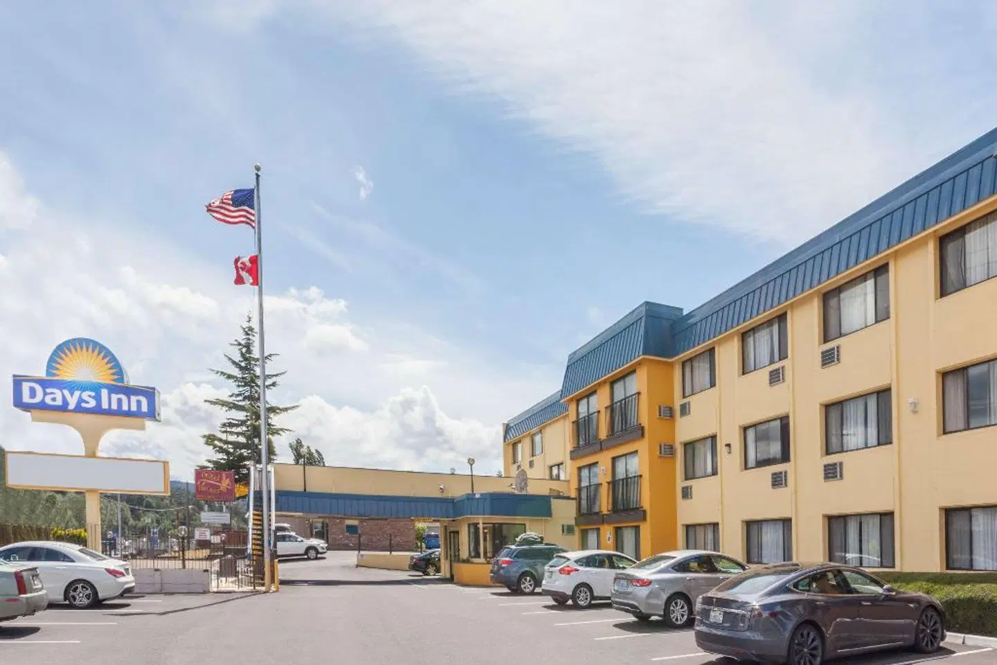 Days Inn by Wyndham Bellingham EXTERIOR