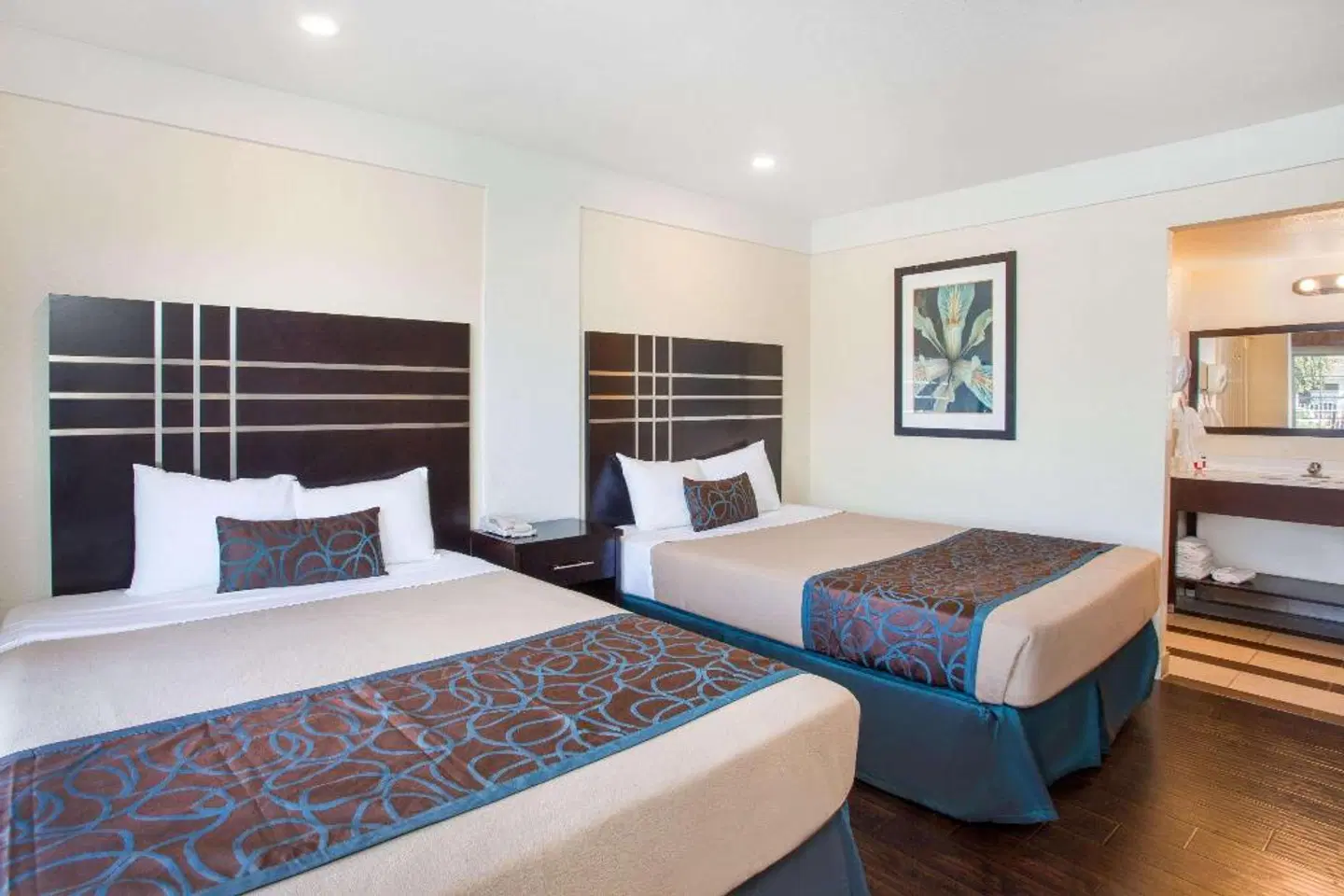 Travelodge by Wyndham Fresno Yosemite Area ROOM_EXAMPLE