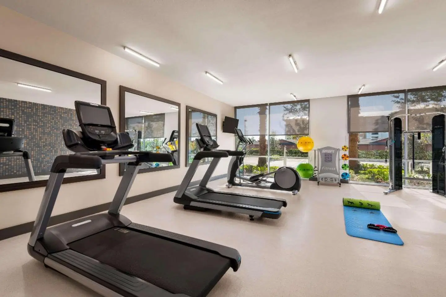 La Quinta Inn & Suites by Wyndham Orlando IDrive Theme Parks SPORTS_AND_LEISURE