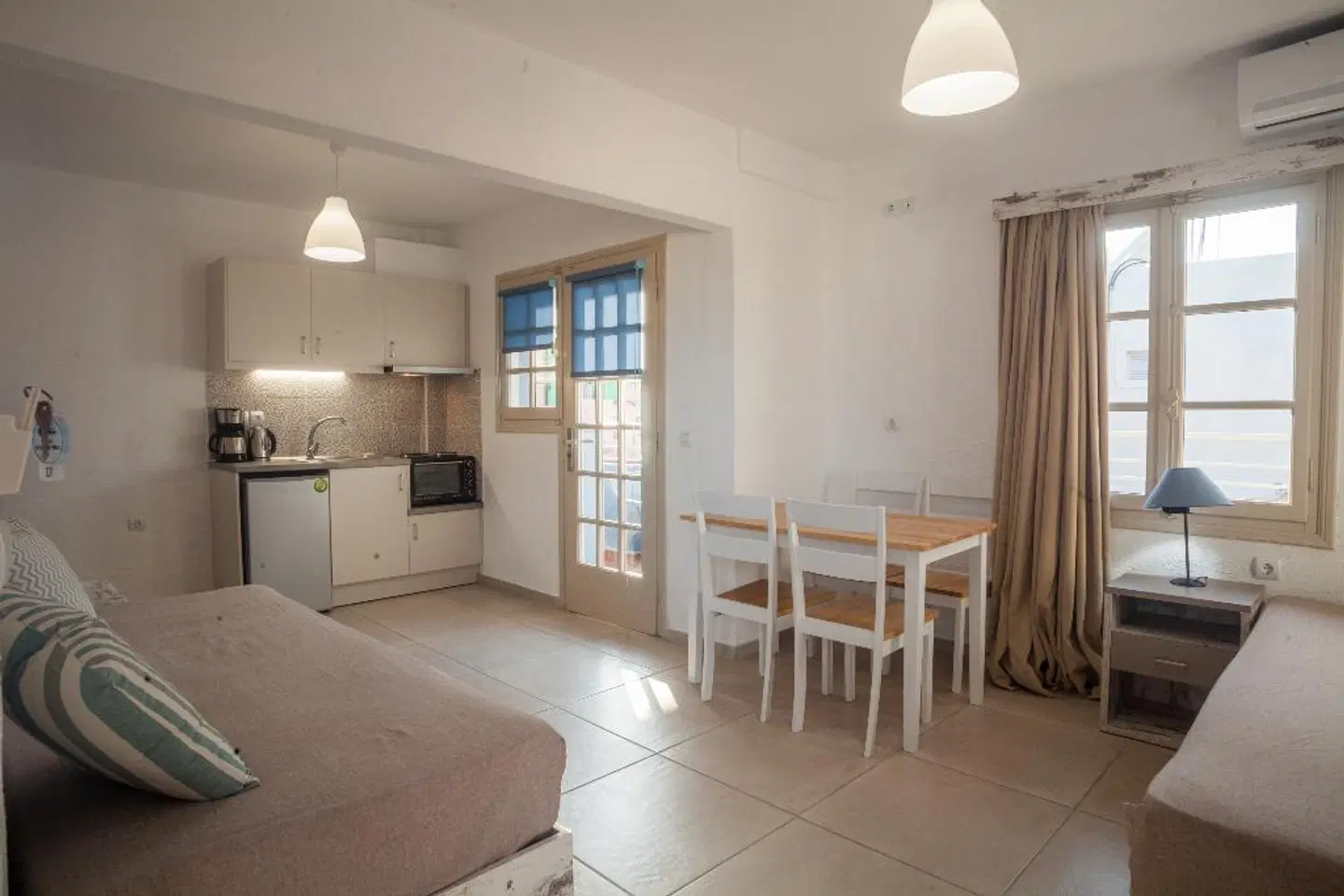 Evina Rooms & Suites ROOM_EXAMPLE