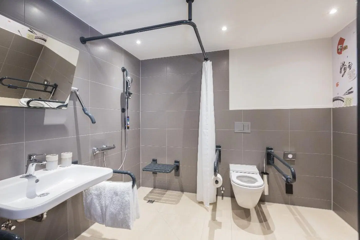 Holiday Inn - the niu, Cure Erlangen Badezimmer