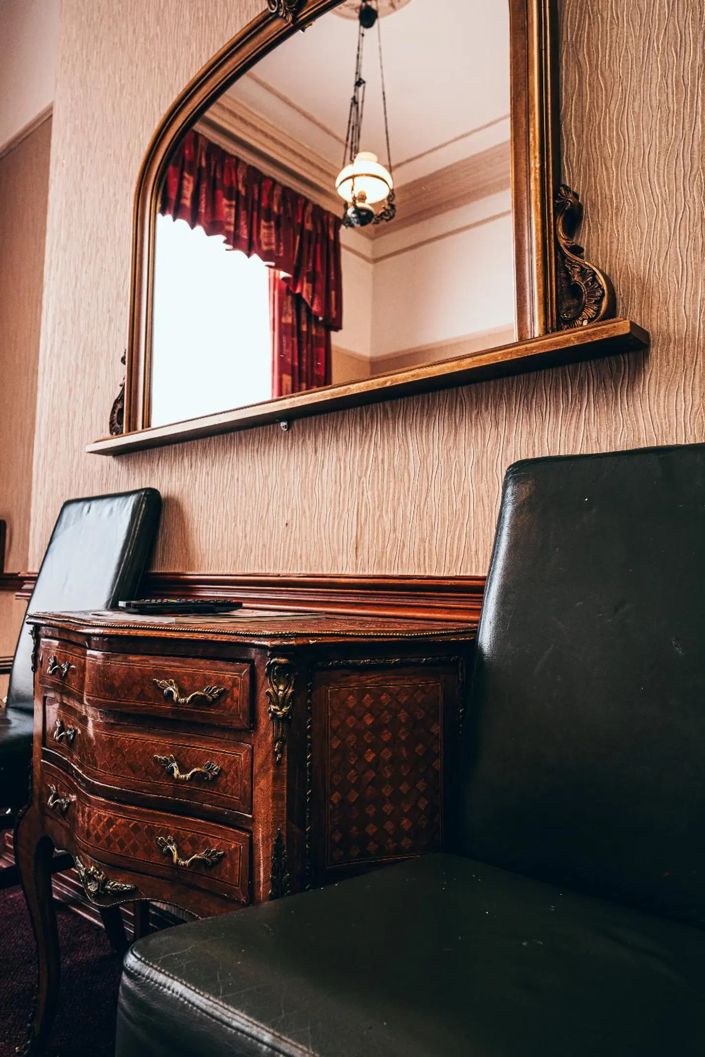 Russell Court ROOM_EXAMPLE