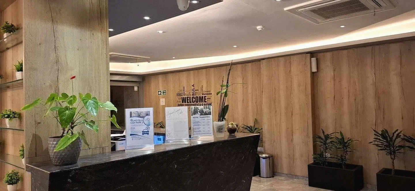 Azur Hotel Bar