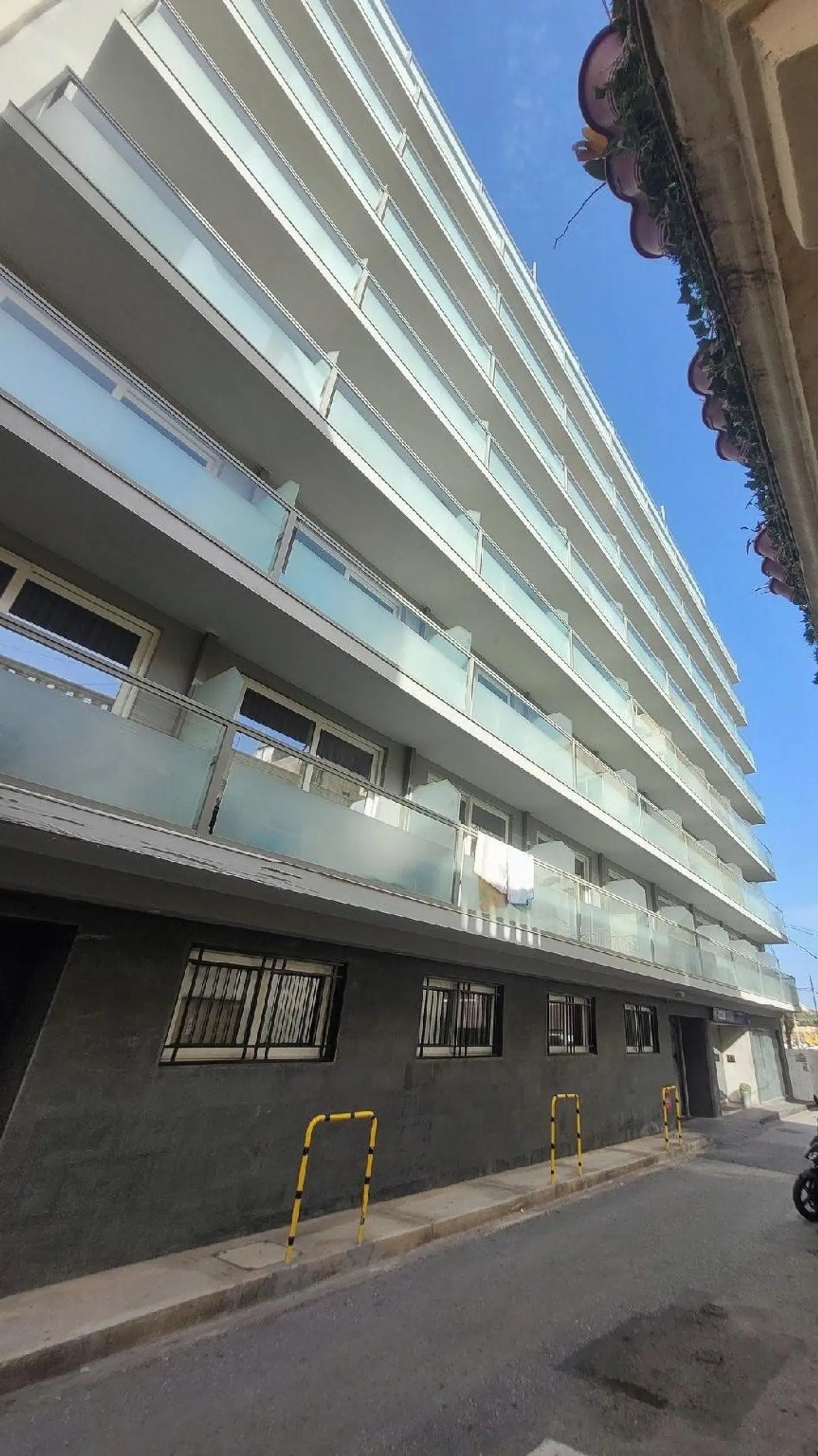 Azur Hotel EXTERIOR