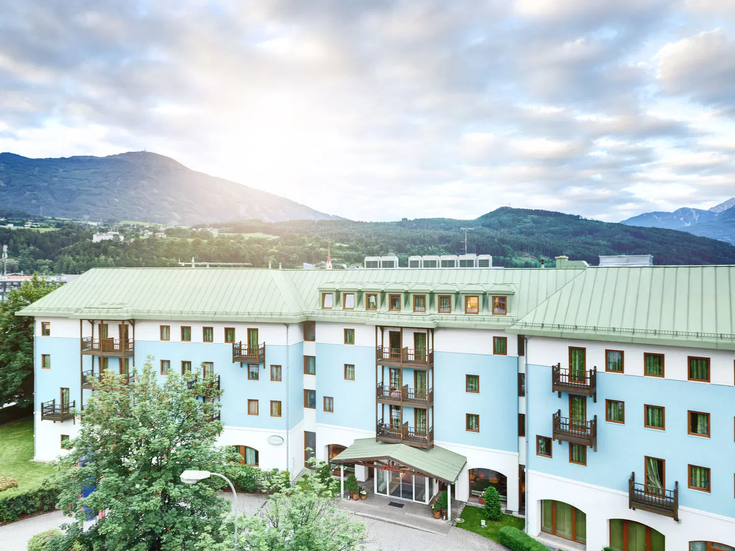 Holiday Inn Innsbruck EXTERIOR