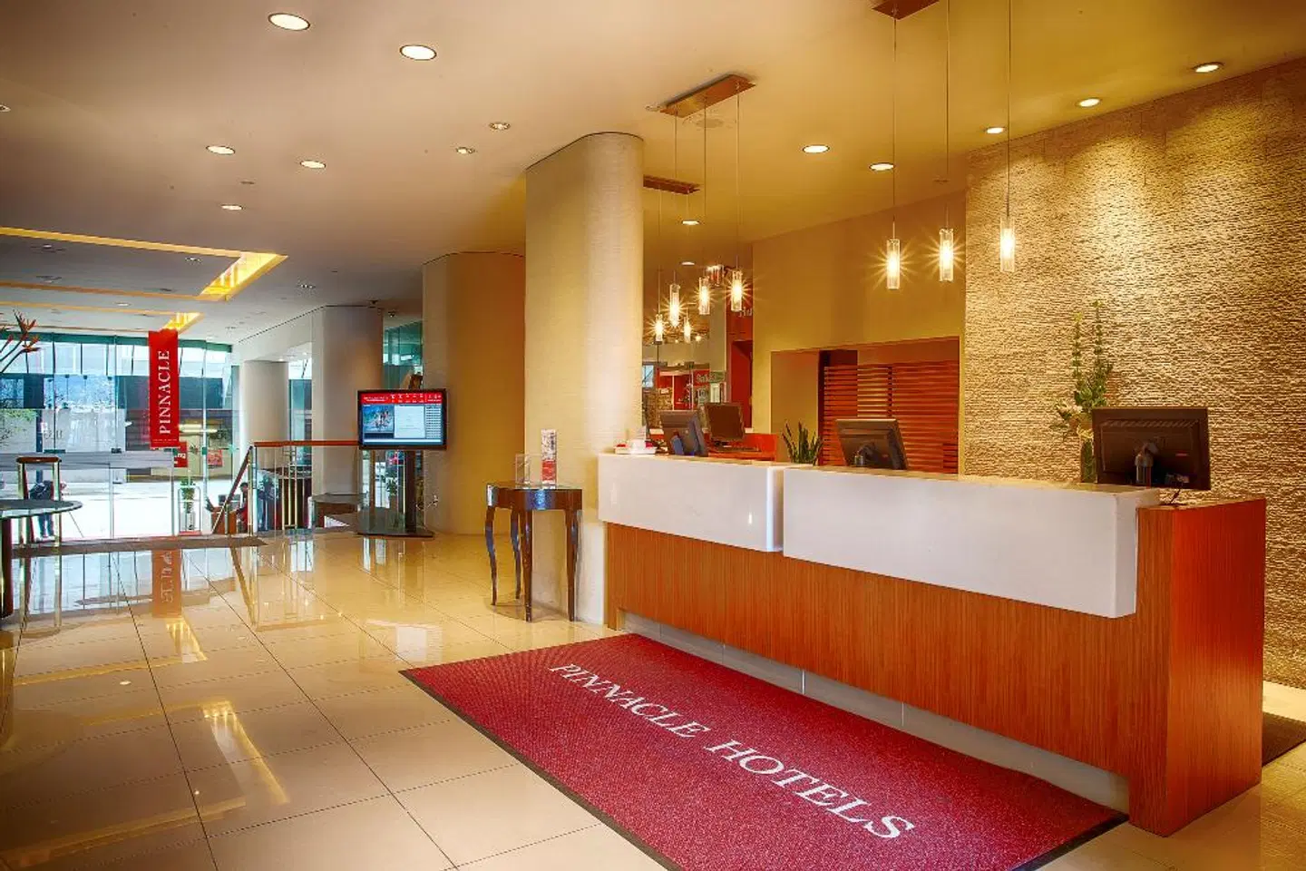 Pinnacle Hotel Vancouver Harbourfront LOUNGE_LOBBY