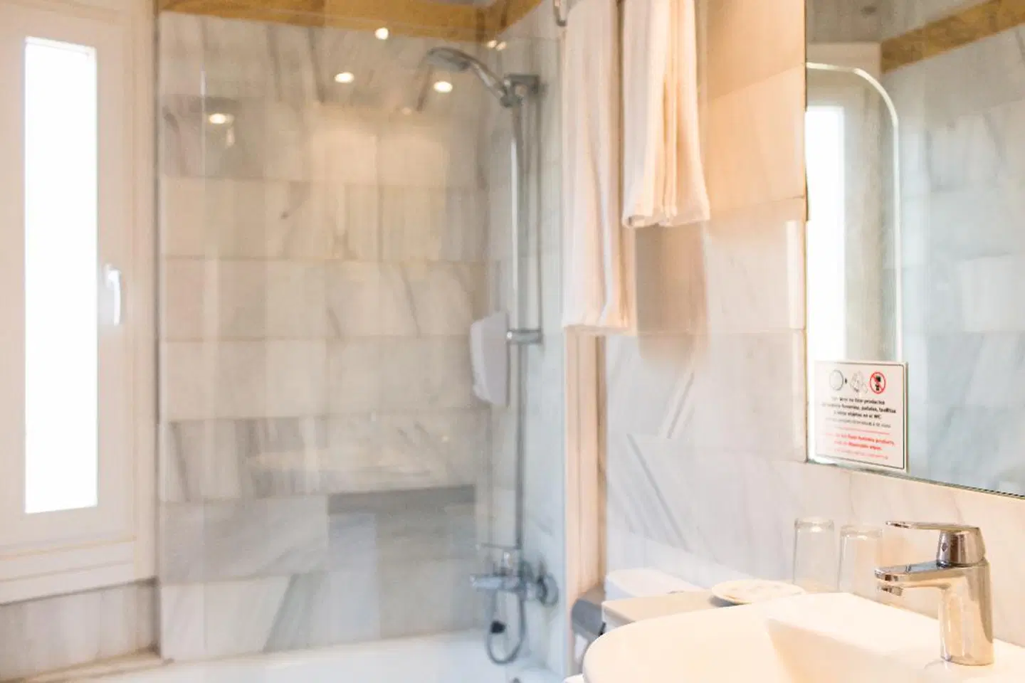 Sagitario Ciutadella Hostal Badezimmer