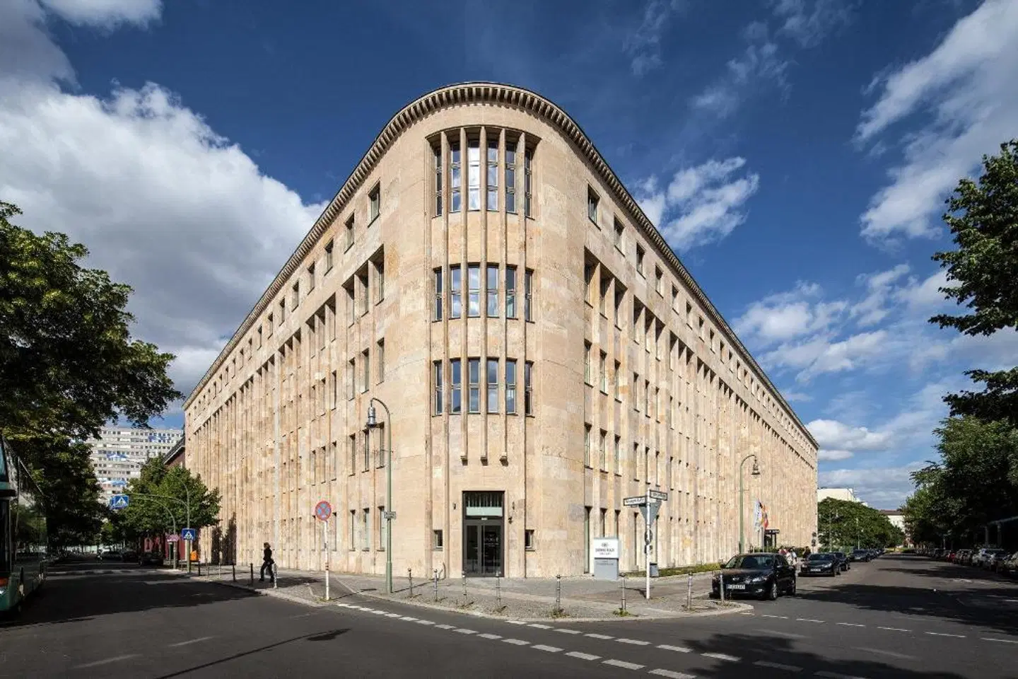 Crowne Plaza Berlin Potsdamer Platz EXTERIOR