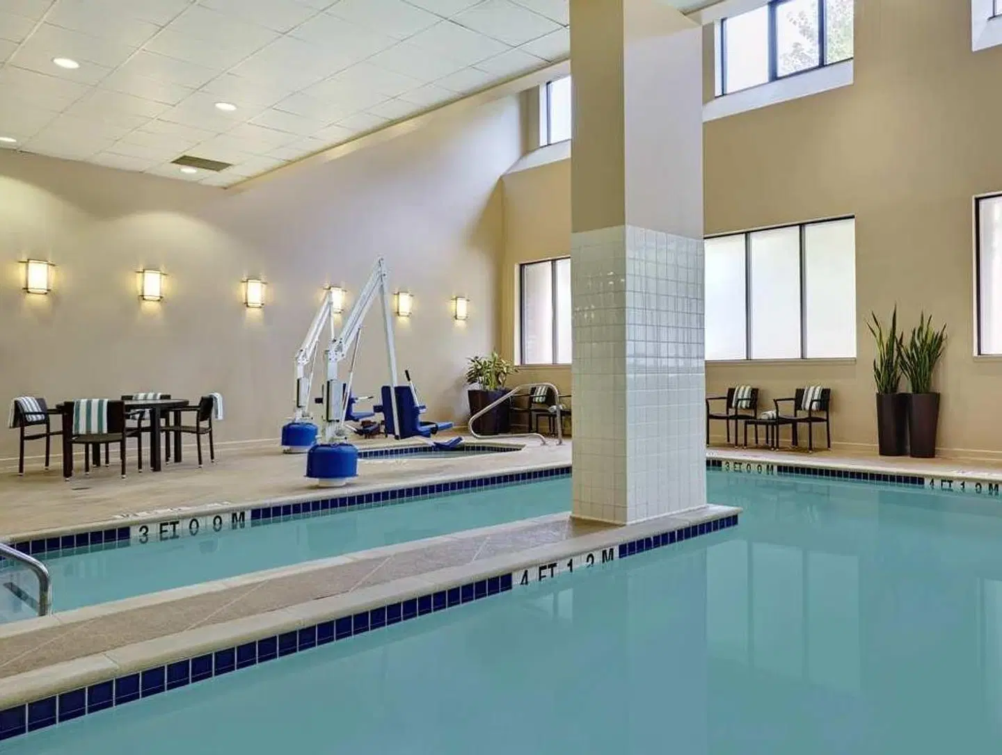 Embassy Suites by Hilton Washington DC Georgetown Hallenbad