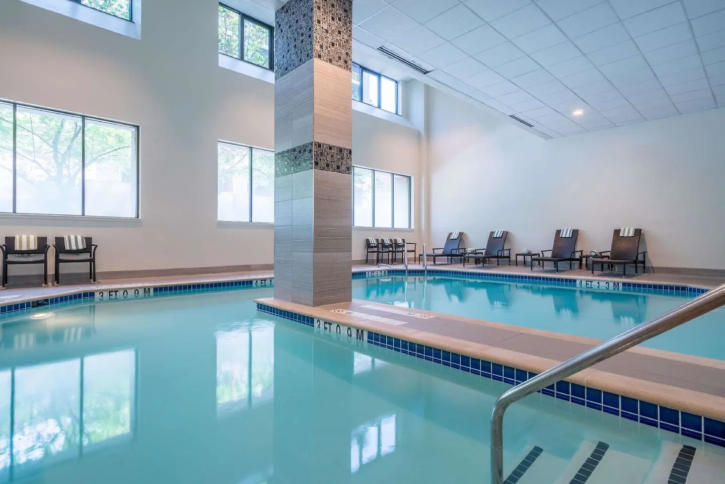 Embassy Suites by Hilton Washington DC Georgetown OUTDOOR_POOL