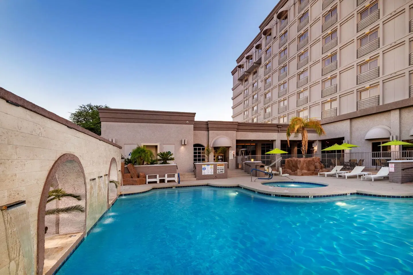 DoubleTree by Hilton Phoenix Mesa OUTDOOR_POOL