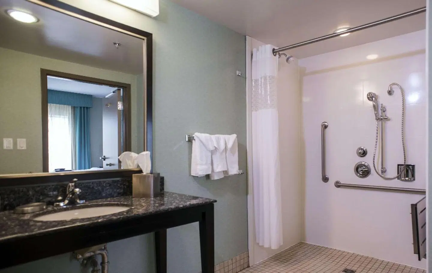 Hampton Inn & Suites by Hilton St. John's Airport ROOM_EXAMPLE