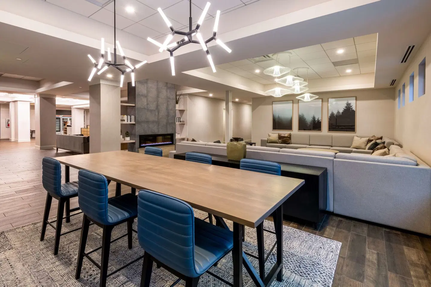 DoubleTree by Hilton Denver Cherry Creek Bar