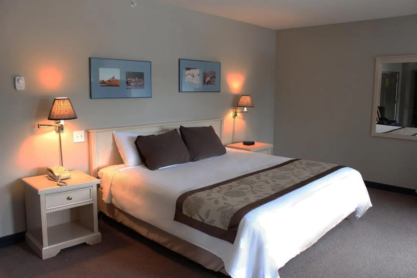 The Quarterdeck Inn & Marina Resort ROOM_EXAMPLE