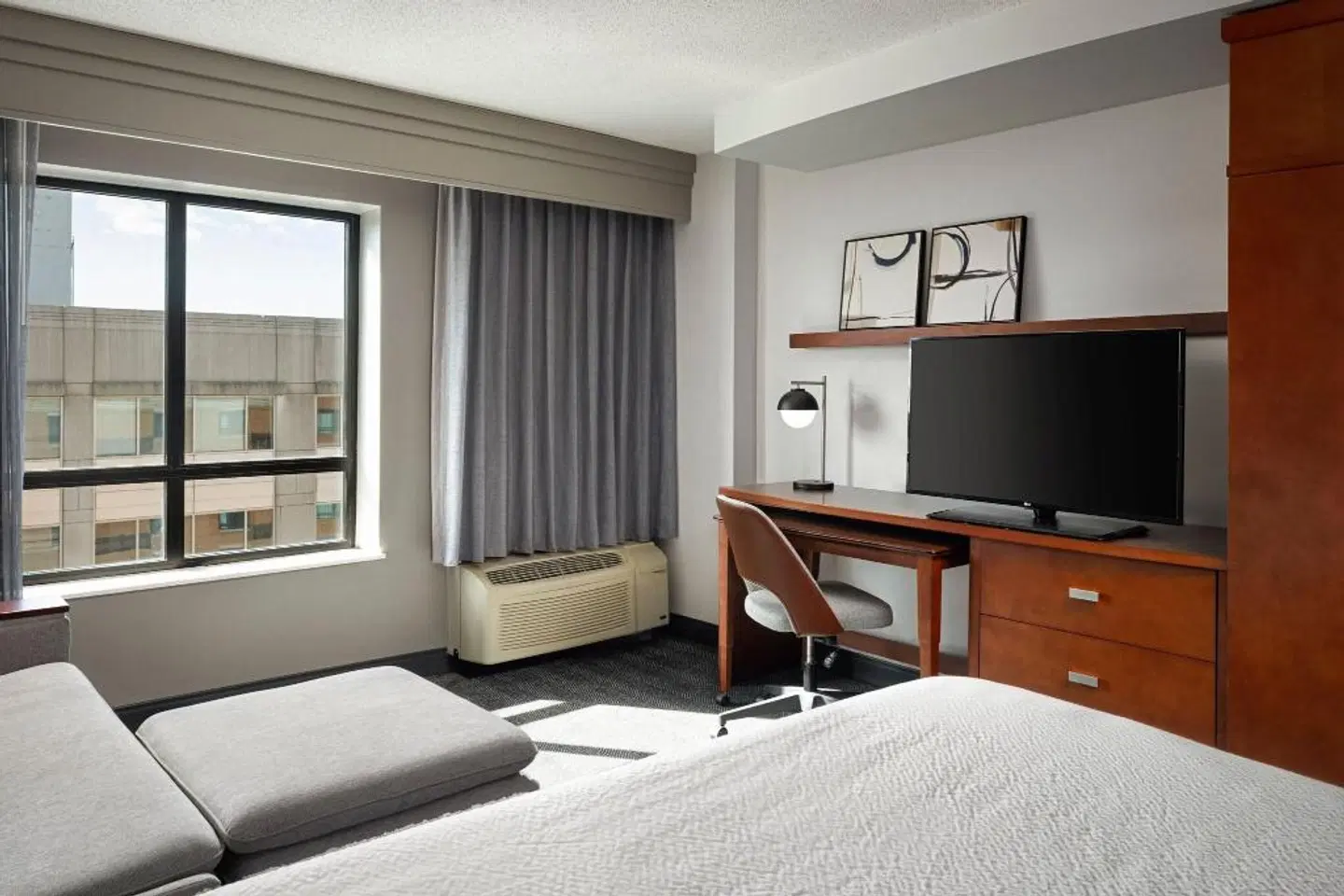 Courtyard by Marriott Washington Capitol Hill/Navy Yard ROOM_EXAMPLE