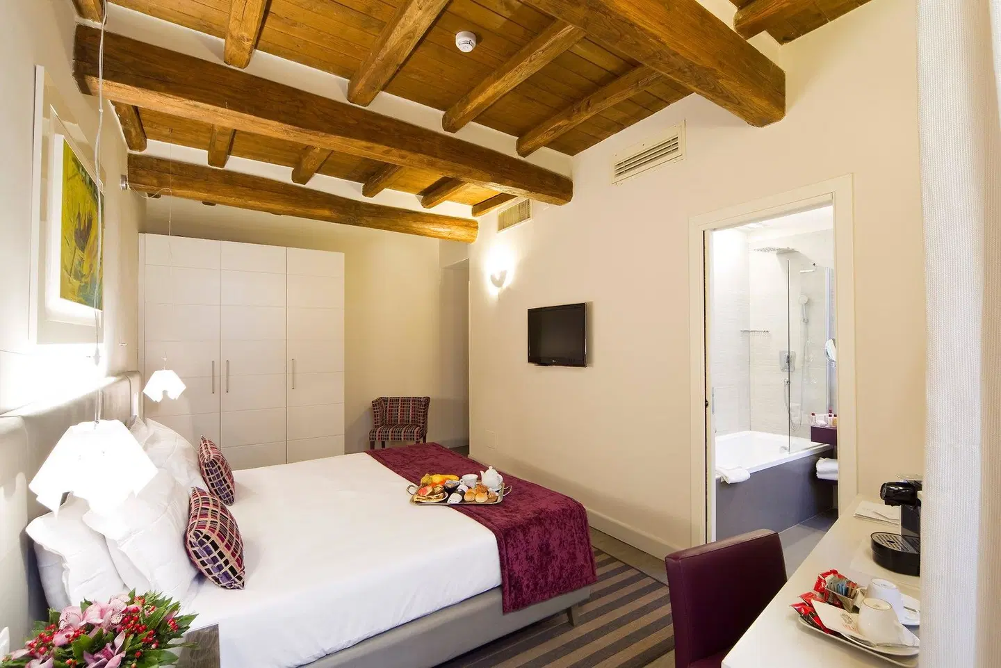 Trevi Palace Luxury Inn ROOM_EXAMPLE