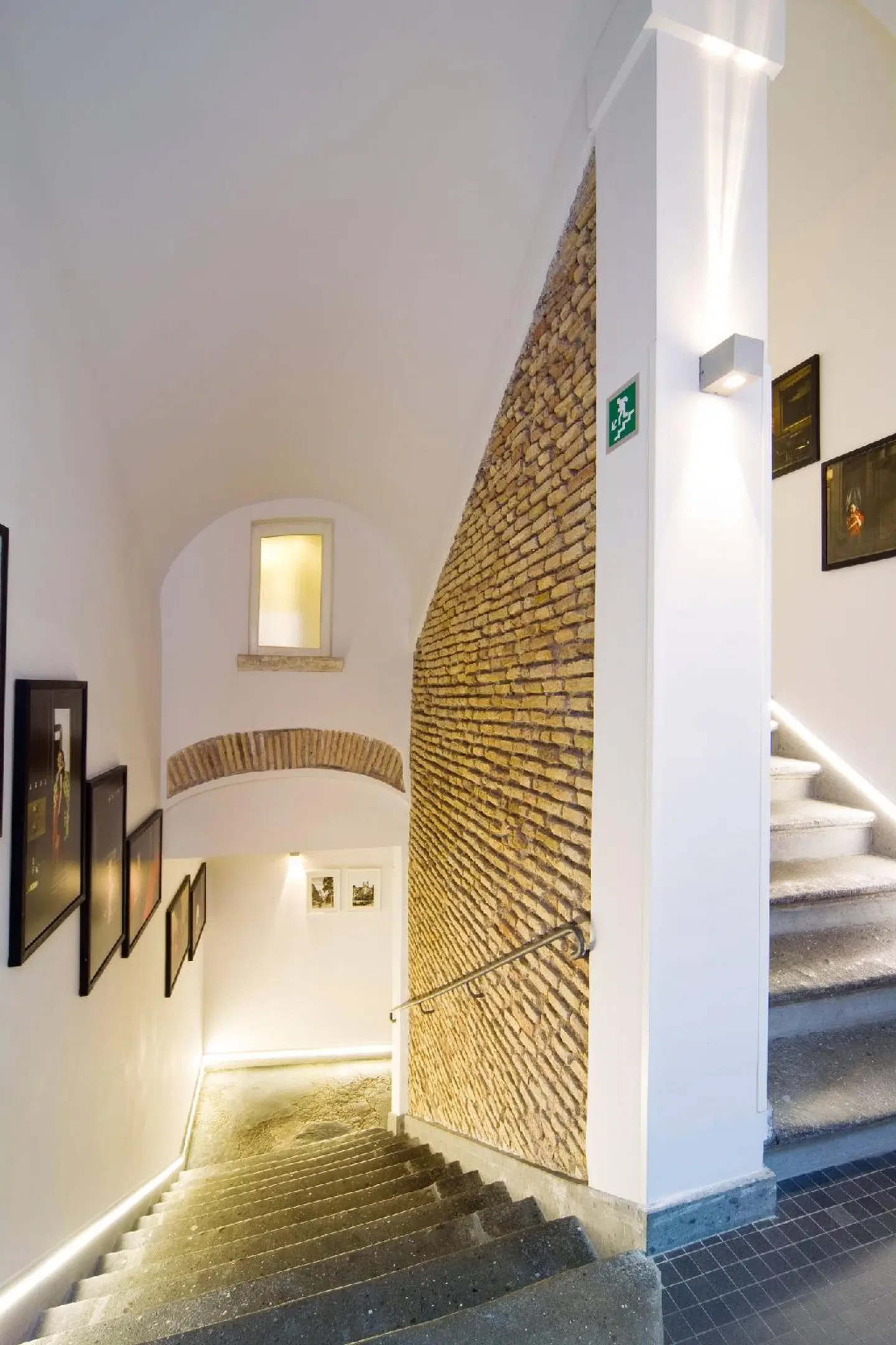 Trevi Palace Luxury Inn ROOM_EXAMPLE