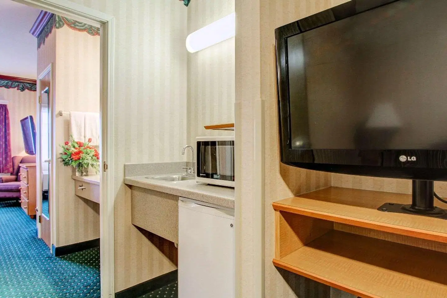 Clarion Suites Downtown ROOM_EXAMPLE