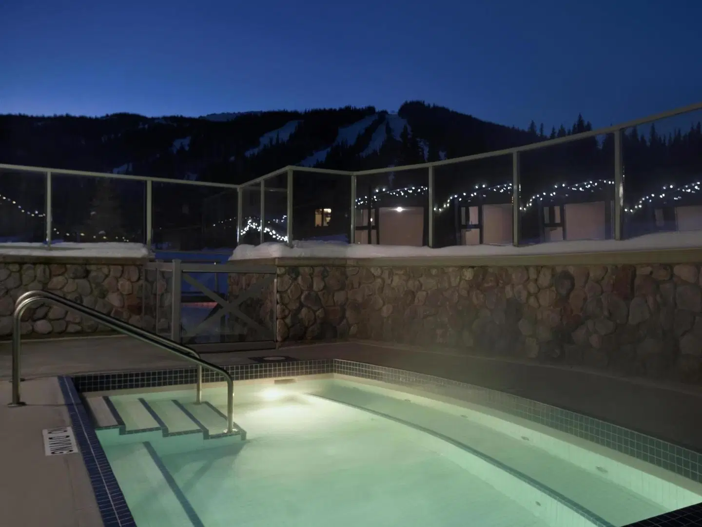 Sun Peaks Resort - Coast Sundance Lodge Terrasse