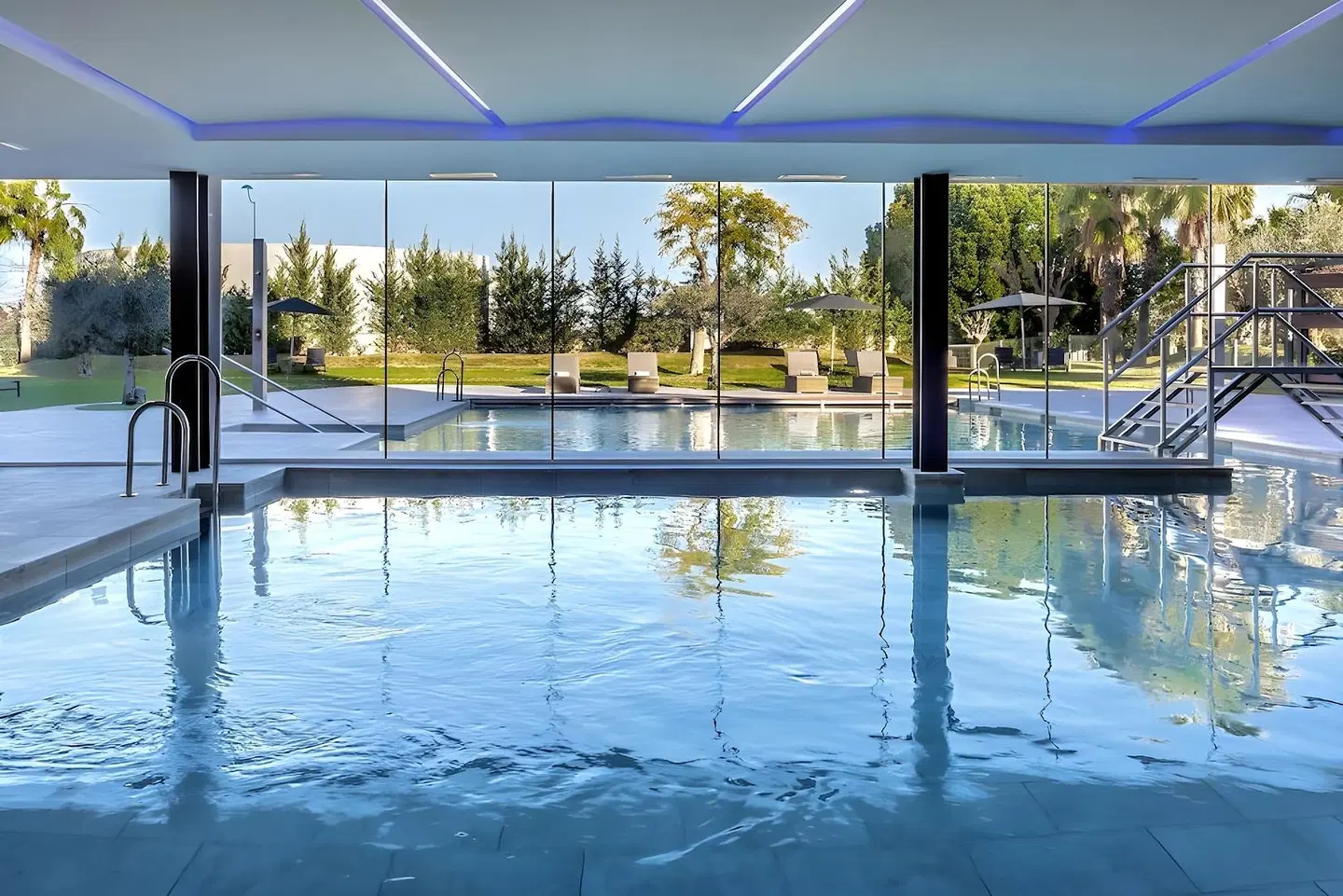 Barceló Seville Renaissance Hallenbad