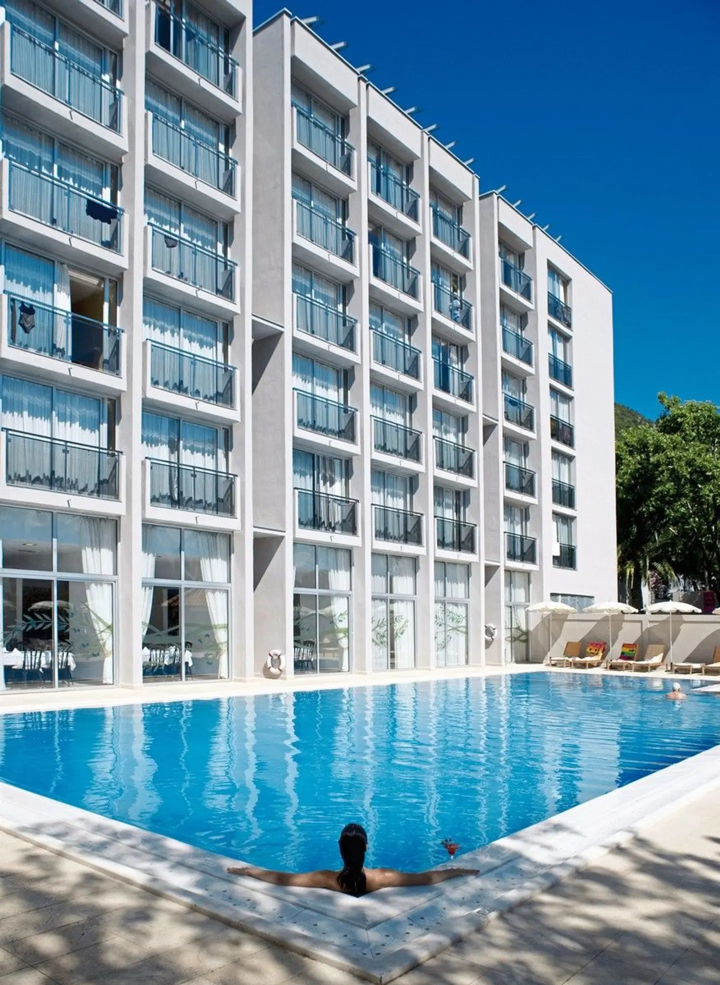 Tara OUTDOOR_POOL
