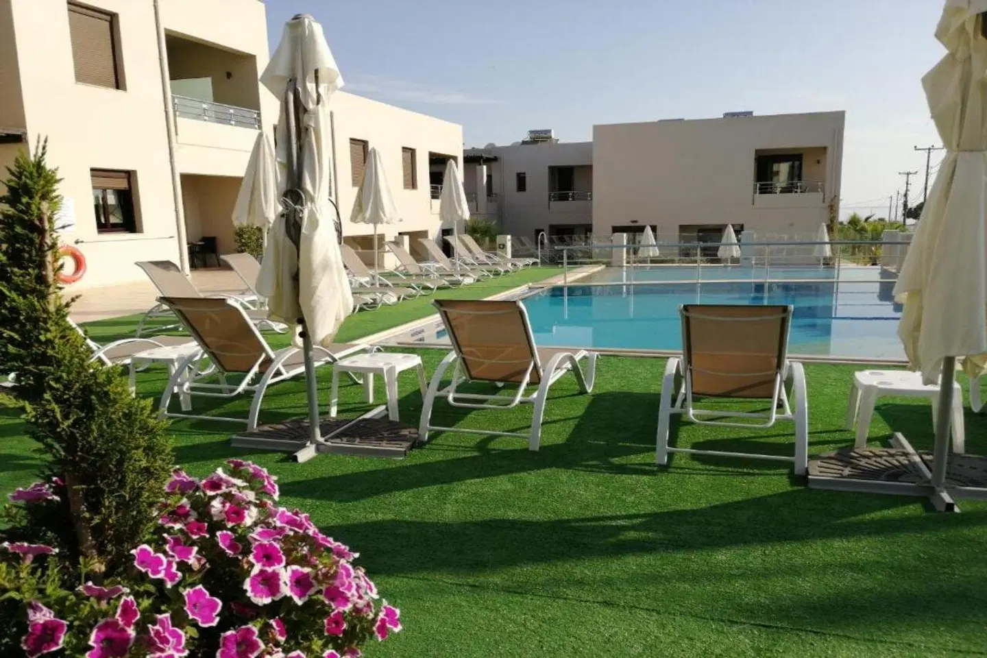 Carisa Suites & Apartments OUTDOOR_POOL
