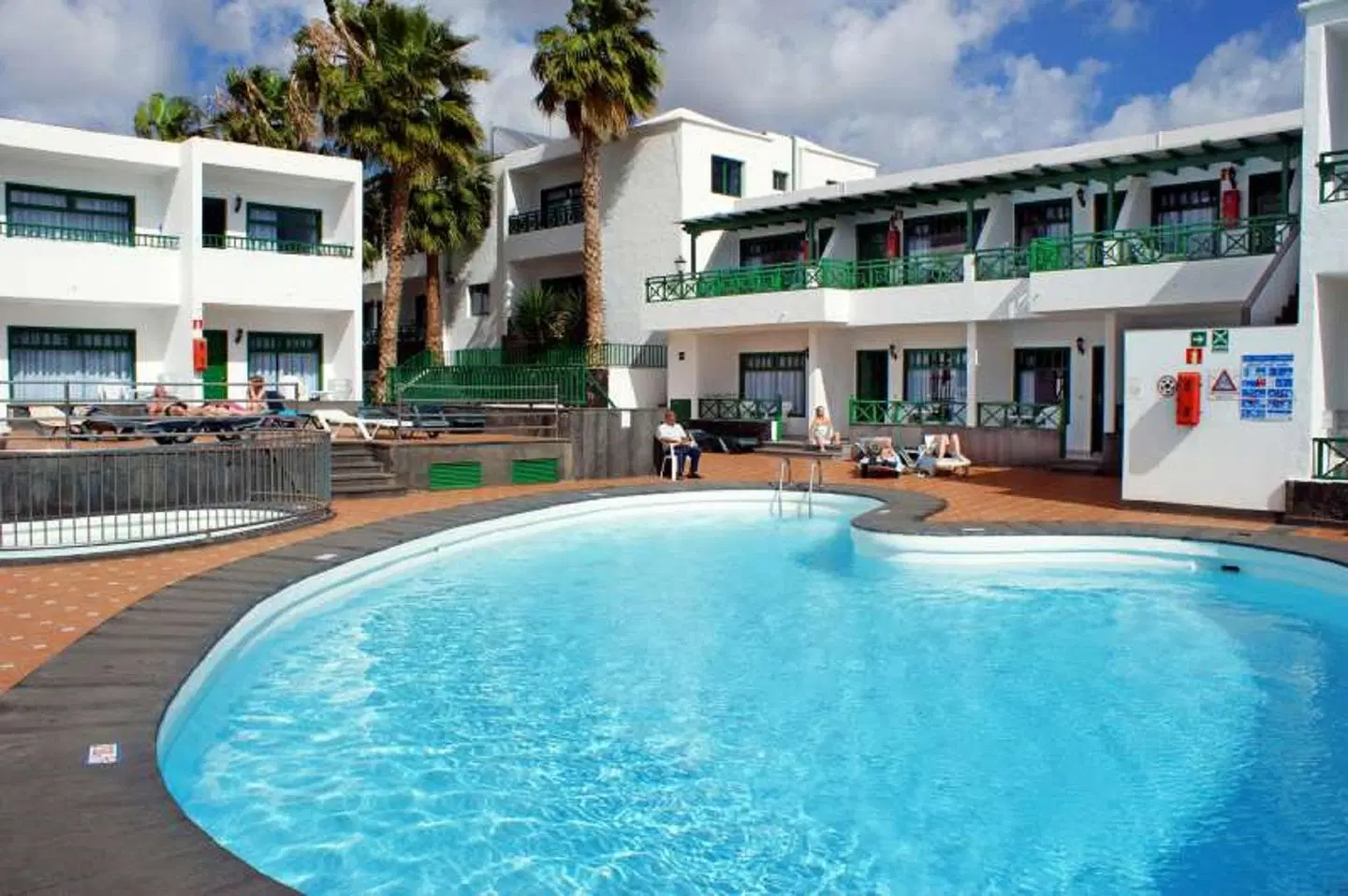 Apartamentos Elena OUTDOOR_POOL