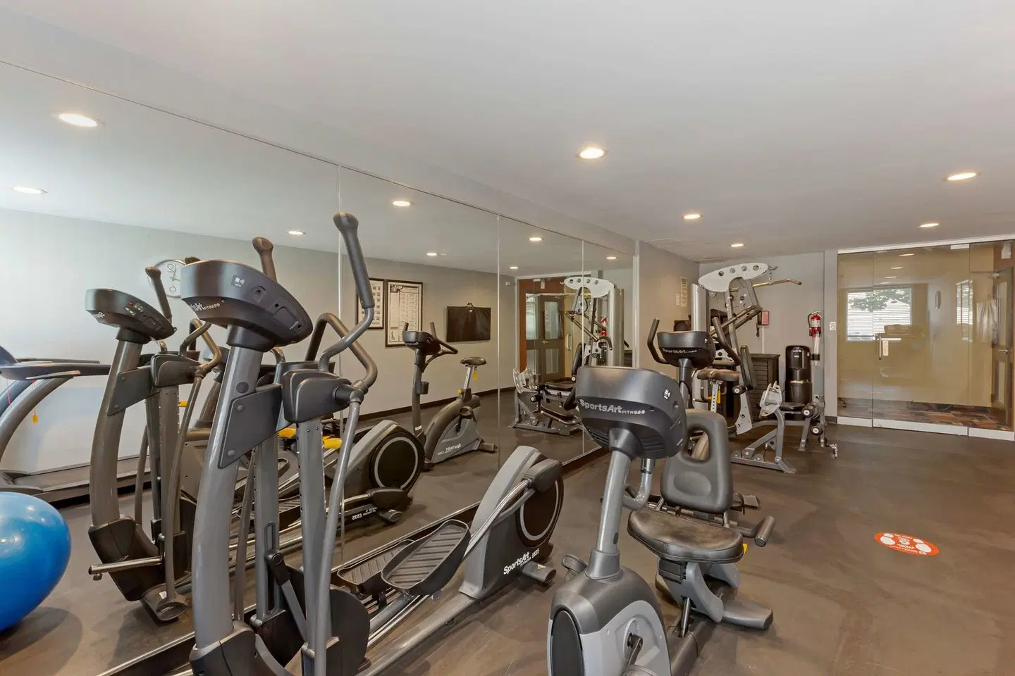 Best Western Plus Toronto Airport Hotel SPORTS_AND_LEISURE