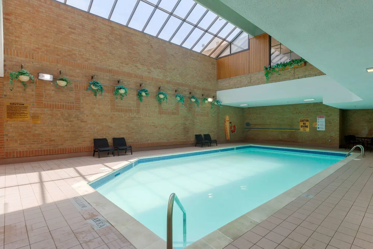 Best Western Plus Toronto Airport Hotel Hallenbad