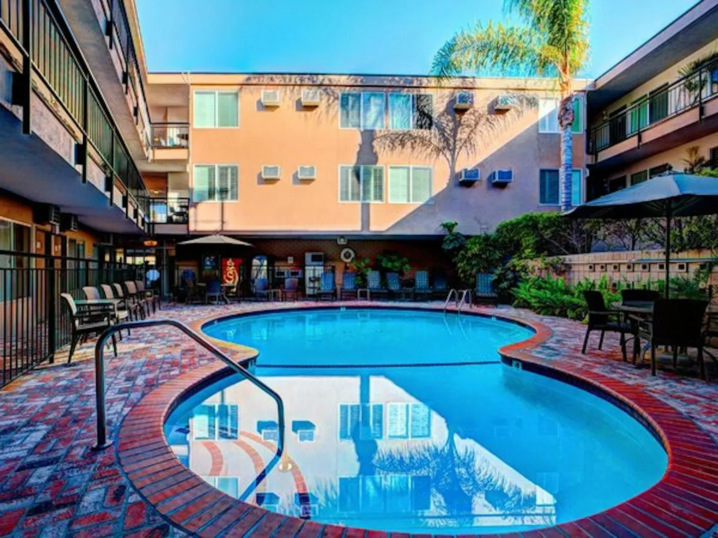 Dunes Inn - Wilshire OUTDOOR_POOL
