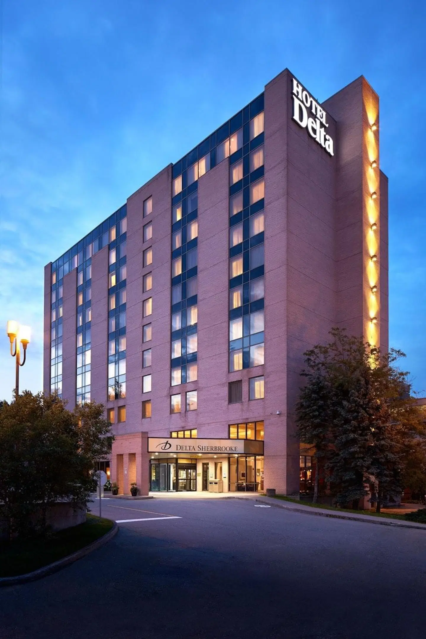 Delta Hotels by Marriott Sherbrooke Conference Centre EXTERIOR