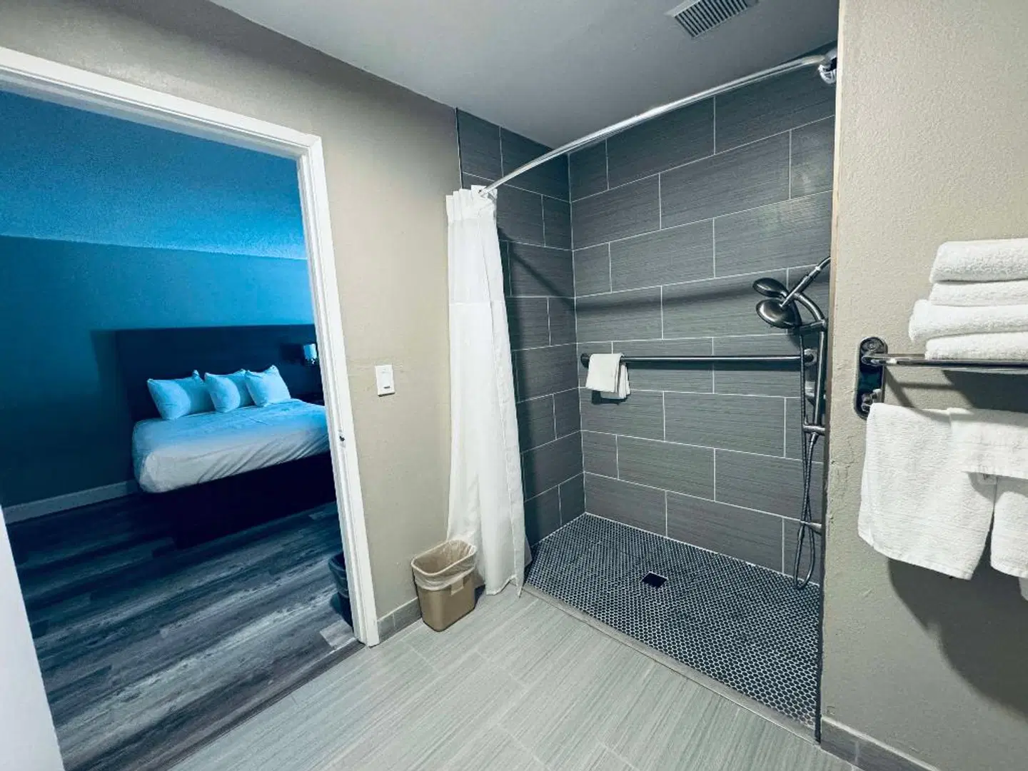 SureStay by Best Western Fresno Central Badezimmer