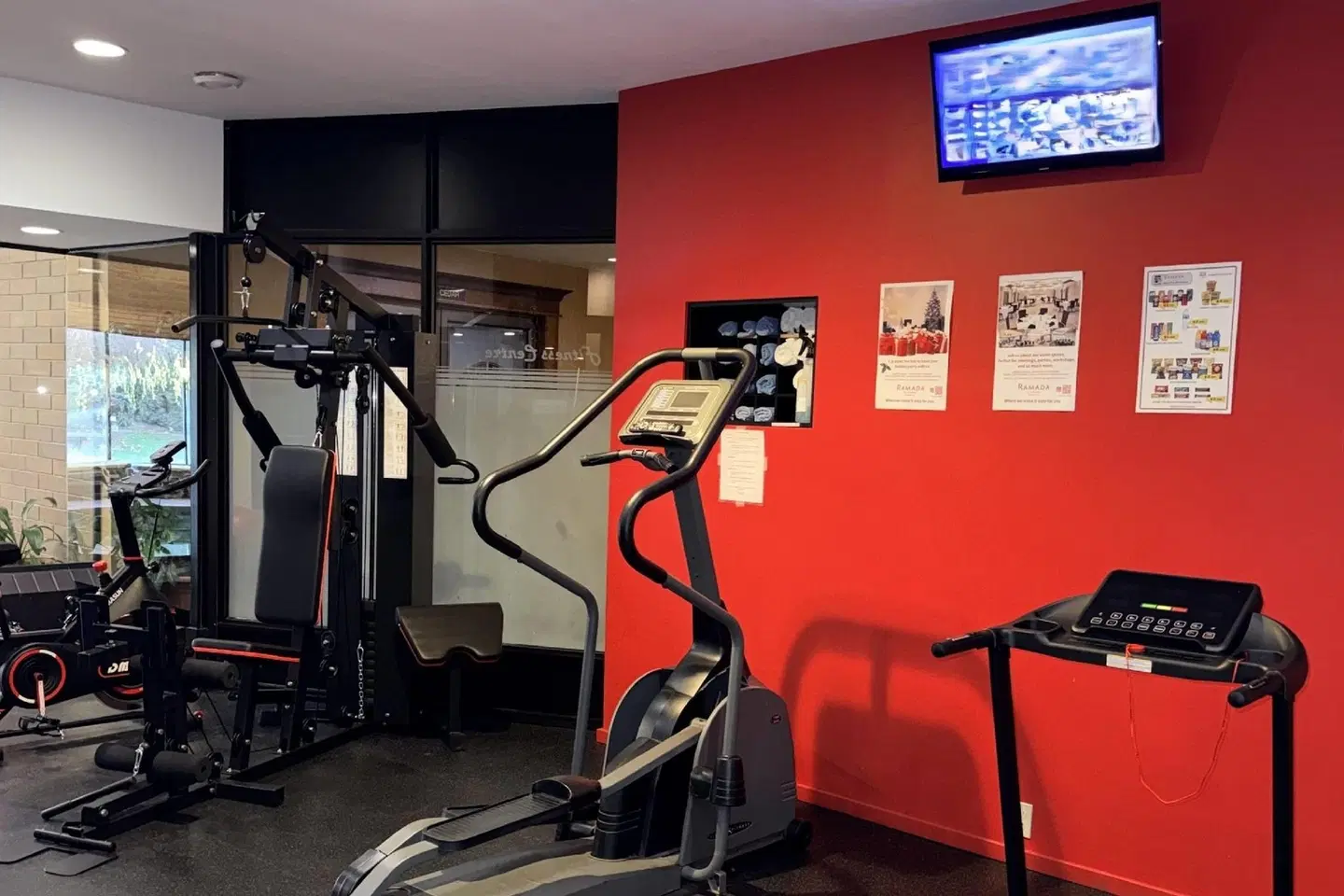 Ramada by Wyndham Kelowna Hotel & Conference Center SPORTS_AND_LEISURE