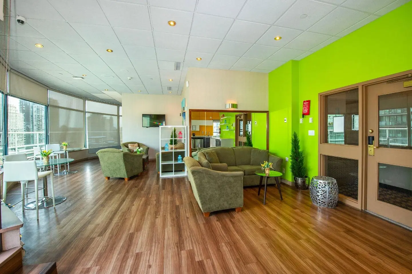 GEC GRANVILLE SUITES LOUNGE_LOBBY