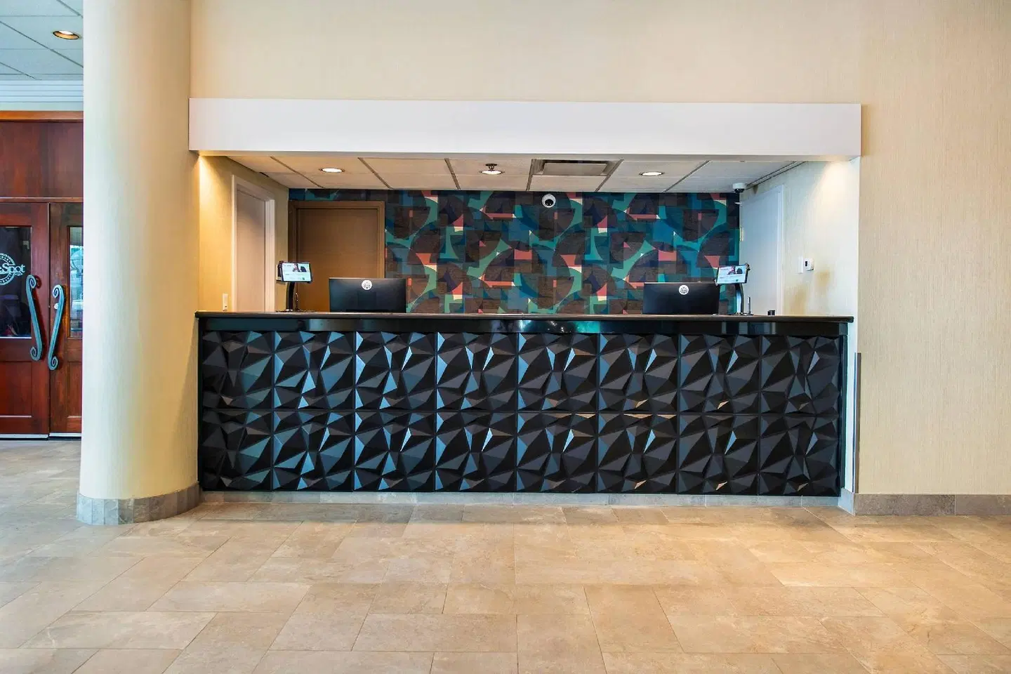 GEC GRANVILLE SUITES LOUNGE_LOBBY